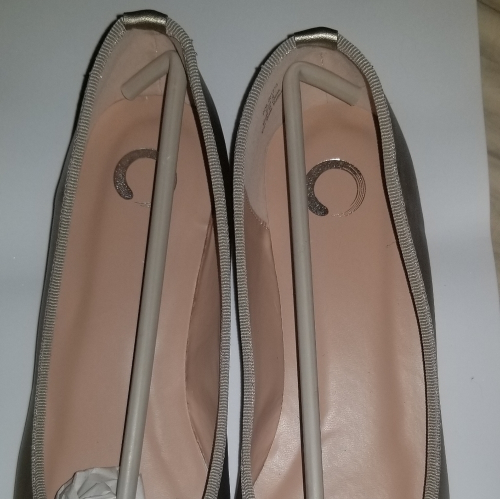 Shoes - Picture 2 of 5